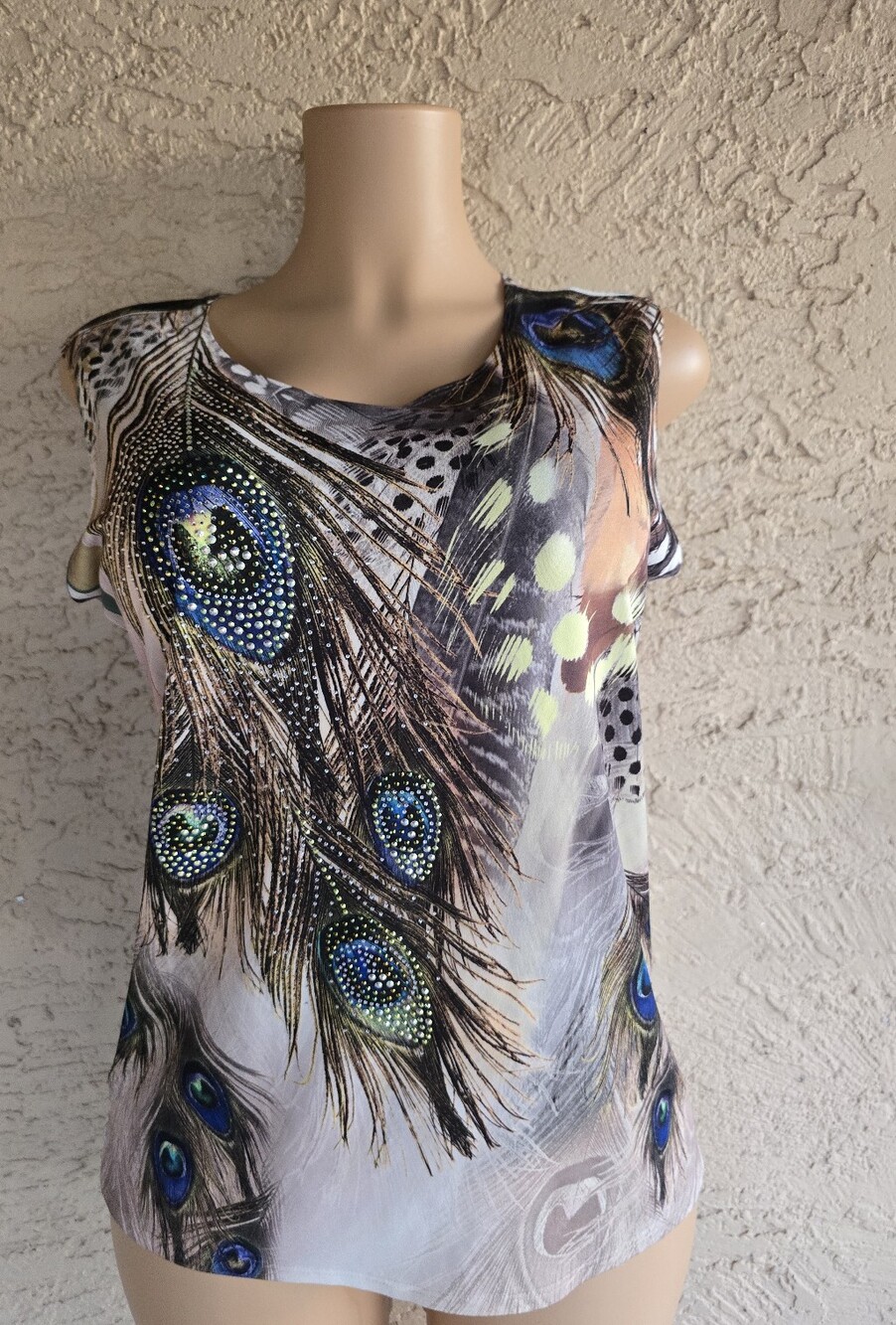 Jostar Feather Print Sleeveless Tank Top in Multi-Color